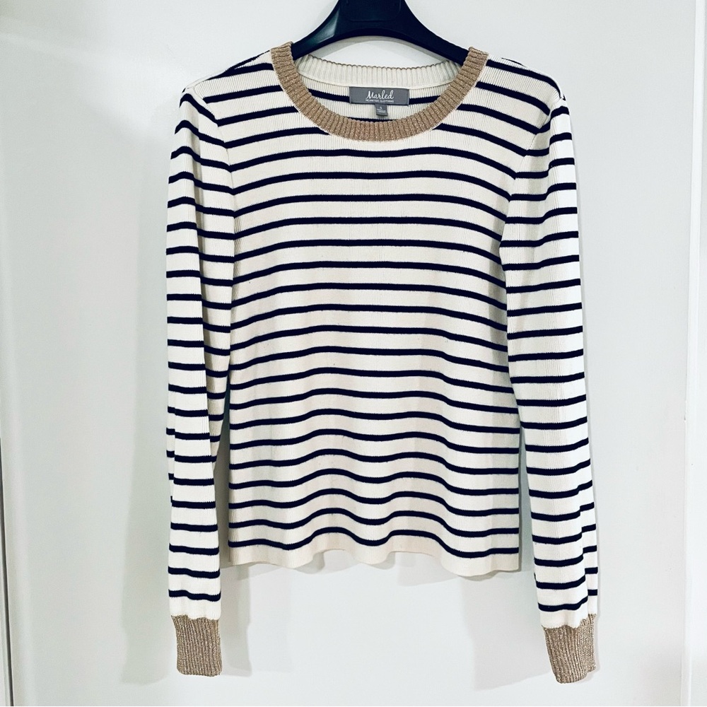 Marled Black and Cream Sweater Size Small